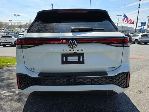 opal white with deep black roof 2026 Volkswagen Tiguan 2.0T SE R-Line Black 4MOTION