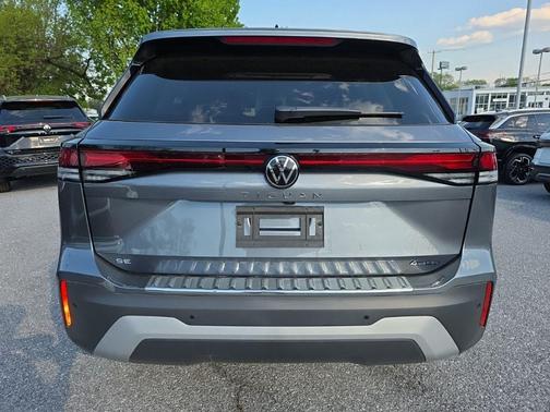 Platinum Gray Metallic 2026 Volkswagen Tiguan 2.0T SE 4MOTION