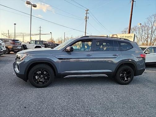 2025 Volkswagen Atlas 2.0T SE w/Technology 4MOTION