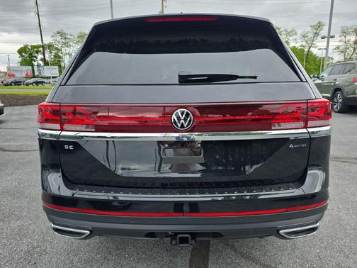 Deep Black Pearl 2026 Volkswagen Atlas 2.0T SE w/Technology 4MOTION