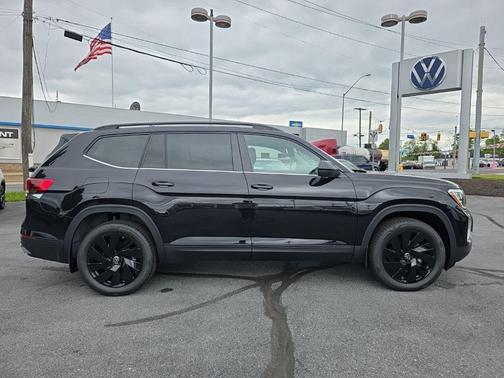 Deep Black Pearl 2026 Volkswagen Atlas 2.0T SE w/Technology 4MOTION