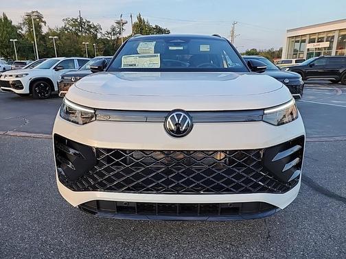 2025 Volkswagen Tiguan 2.0T SE R-Line Black 4MOTION