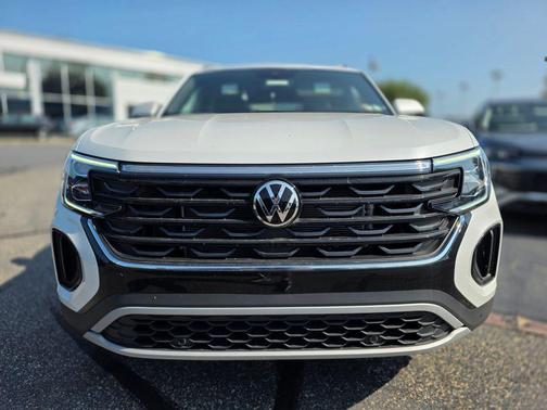 Opal White Pearl 2026 Volkswagen Atlas Cross Sport 2.0T SE w/Technology 4MOTION