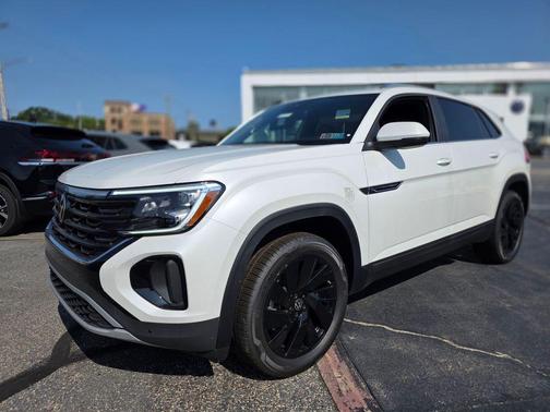 Opal White Pearl 2026 Volkswagen Atlas Cross Sport 2.0T SE w/Technology 4MOTION