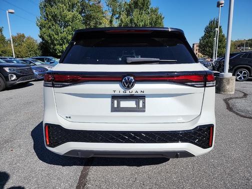 2025 Volkswagen Tiguan 2.0T SE R-Line Black