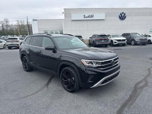 Deep Black Pearl 2023 Volkswagen Atlas 3.6L SE w/Technology