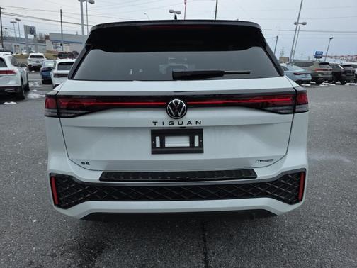 2026 Volkswagen Tiguan 2.0T SE R-Line Black 4MOTION