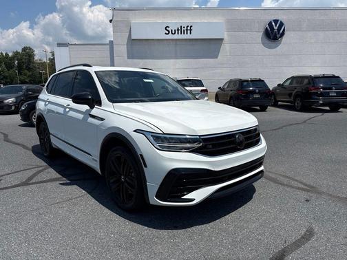 White 2022 Volkswagen Tiguan 2.0T SE R-Line Black 4MOTION