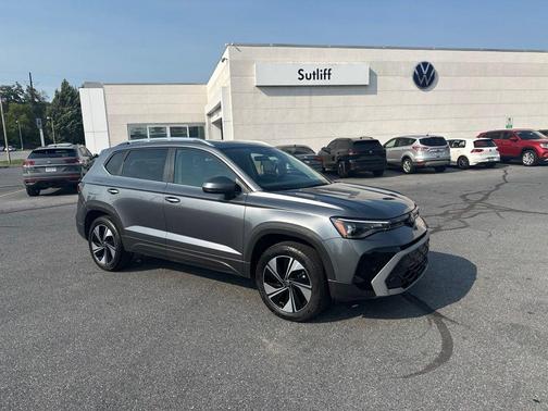 Platinum Gray Metallic 2025 Volkswagen Taos 1.5T SE