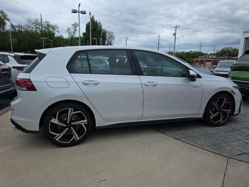 opal white pearl 2026 Volkswagen Golf GTI 2.0T SE DSG