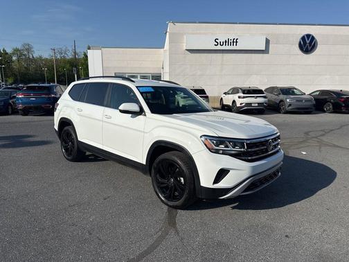 Pure White 2023 Volkswagen Atlas 2.0T SE w/Technology 4MOTION