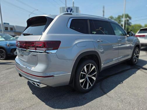 Silver Mist Metallic 2026 Volkswagen Atlas 2.0T SEL Premium R-Line 4MOTION