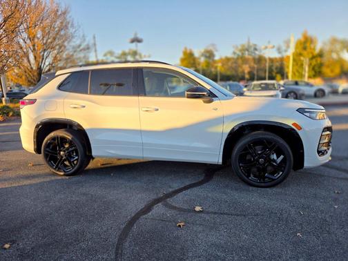 Opal White Pearl 2027 Volkswagen Tiguan 2.0T SE R-Line Black 4MOTION
