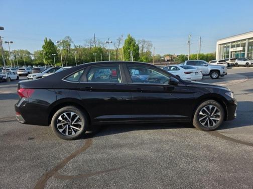 Deep Black Pearl 2026 Volkswagen Jetta 1.4T S