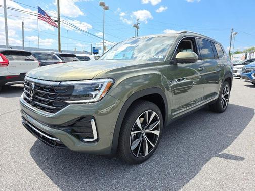 Avocado Green Pearl 2026 Volkswagen Atlas 2.0T SEL Premium R-Line 4MOTION