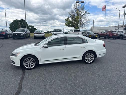 Pure White 2018 Volkswagen Passat 2.0T SEL Premium