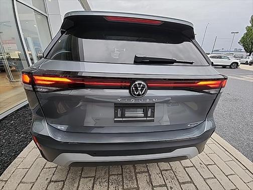 2025 Volkswagen Tiguan 2.0T SE 4MOTION