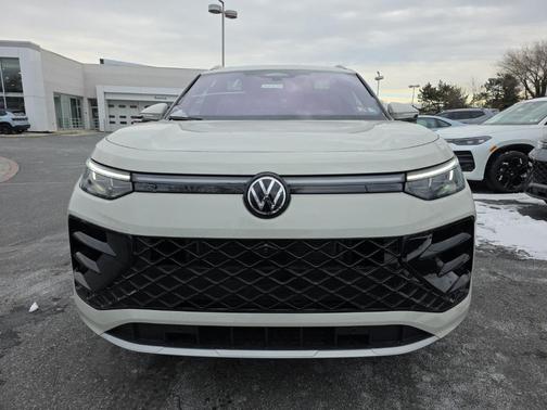 2026 Volkswagen Tiguan 2.0T SEL R-Line 4MOTION