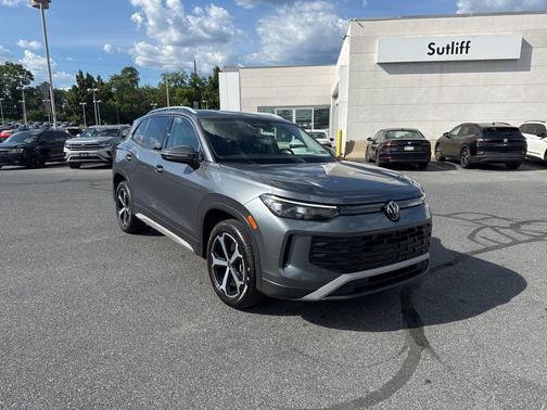 Platinum Gray Metallic 2025 Volkswagen Tiguan 2.0T SE 4MOTION