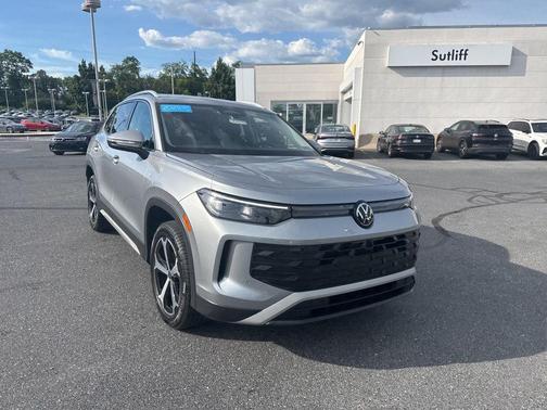 Pyrite Silver Metallic 2025 Volkswagen Tiguan 2.0T SE 4MOTION