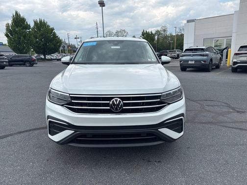 Opal White Pearl 2023 Volkswagen Tiguan 2.0T SE 4MOTION
