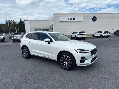 Crystal White Metallic 2023 Volvo XC60 B5 Plus Bright Theme