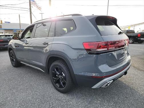 2025 Volkswagen Atlas 2.0T SE w/Technology 4MOTION