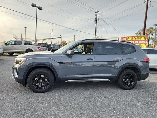 2025 Volkswagen Atlas 2.0T SE w/Technology 4MOTION