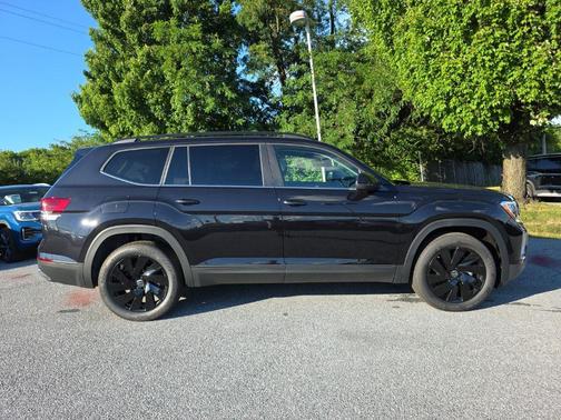 Deep Black Pearl 2026 Volkswagen Atlas 2.0T SE w/Technology 4MOTION