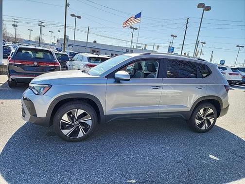 2025 Volkswagen Taos 1.5T SE