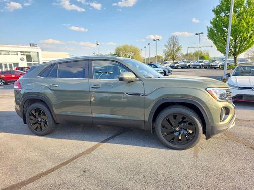 avocado green pearl 2026 Volkswagen Atlas Cross Sport 2.0T SE w/Technology 4MOTION