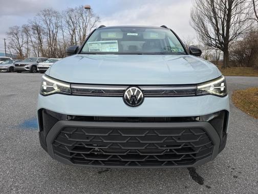 2026 Volkswagen Taos SE Black