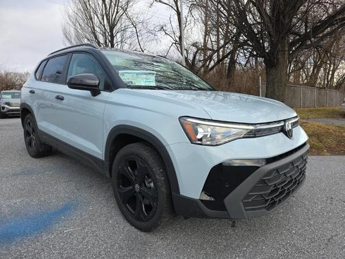 2026 Volkswagen Taos SE Black