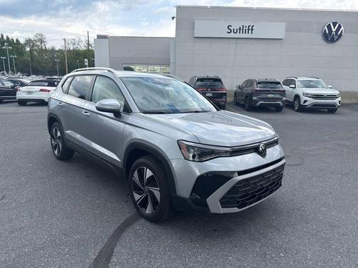 Pyrite Silver Metallic 2025 Volkswagen Taos 1.5T SE