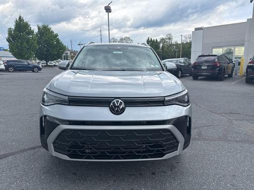 Pyrite Silver Metallic 2025 Volkswagen Taos 1.5T SE