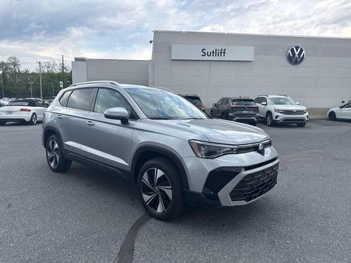Pyrite Silver Metallic 2025 Volkswagen Taos 1.5T SE
