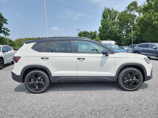 2025 Volkswagen Taos 1.5T SE Black