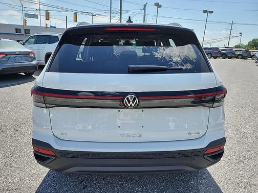2025 Volkswagen Taos 1.5T SE Black