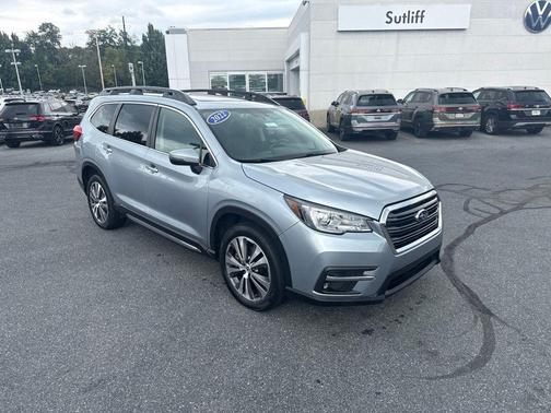 Ice Silver Metallic 2022 Subaru Ascent Limited 8-Passenger