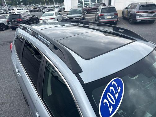 Ice Silver Metallic 2022 Subaru Ascent Limited 8-Passenger