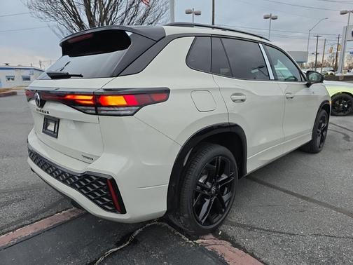 2026 Volkswagen Tiguan 2.0T SE R-Line Black 4MOTION