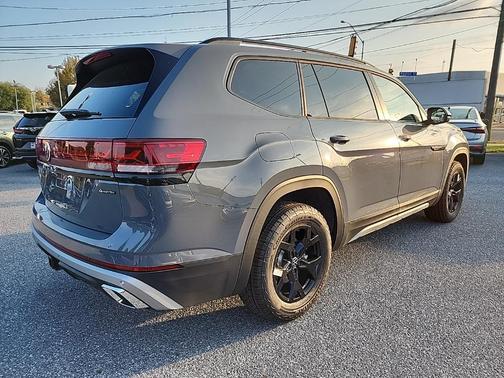 2025 Volkswagen Atlas 2.0T Peak Edition