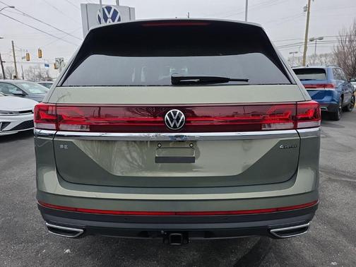 Avocado Green Pearl 2026 Volkswagen Atlas 2.0T SE w/Technology 4MOTION