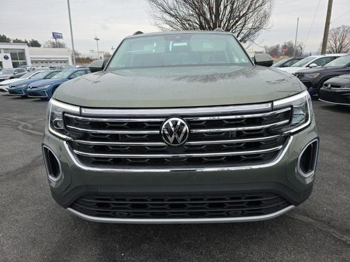 Avocado Green Pearl 2026 Volkswagen Atlas 2.0T SE w/Technology 4MOTION