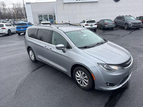 2018 Chrysler Pacifica Touring-L