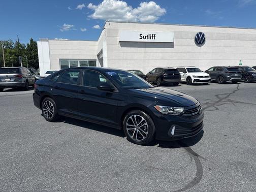 Deep Black 2024 Volkswagen Jetta 1.5T Sport