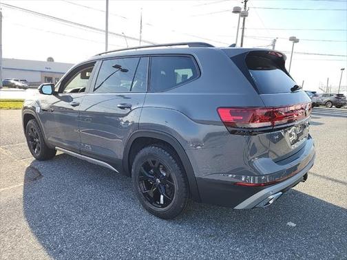 2025 Volkswagen Atlas 2.0T SE w/Technology 4MOTION