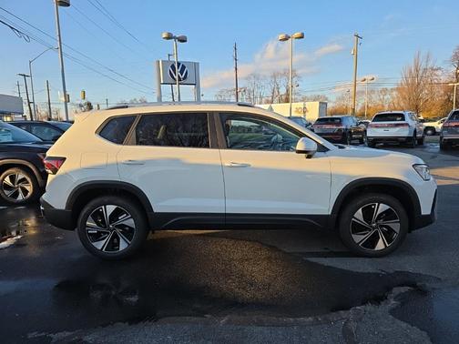 2026 Volkswagen Taos SE