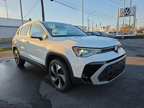 Pure White 2026 Volkswagen Taos SE