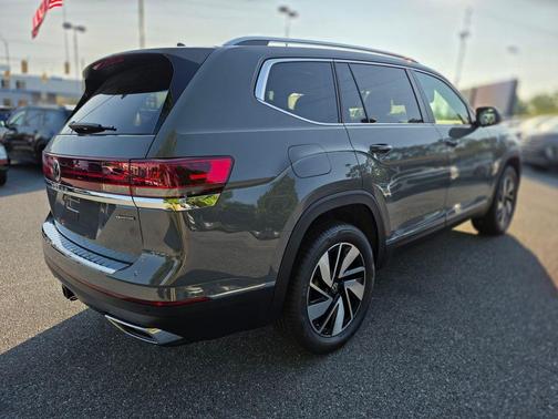 pure gray 2026 Volkswagen Atlas 2.0T SEL